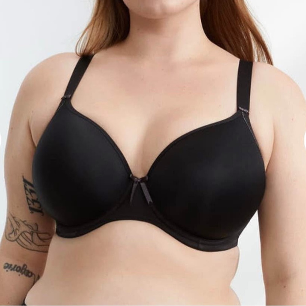 Elomi Black T-Shirt Bra with Molded Cups and Adjustable Straps